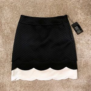 NWT Etcetera scalloped edge skirt
